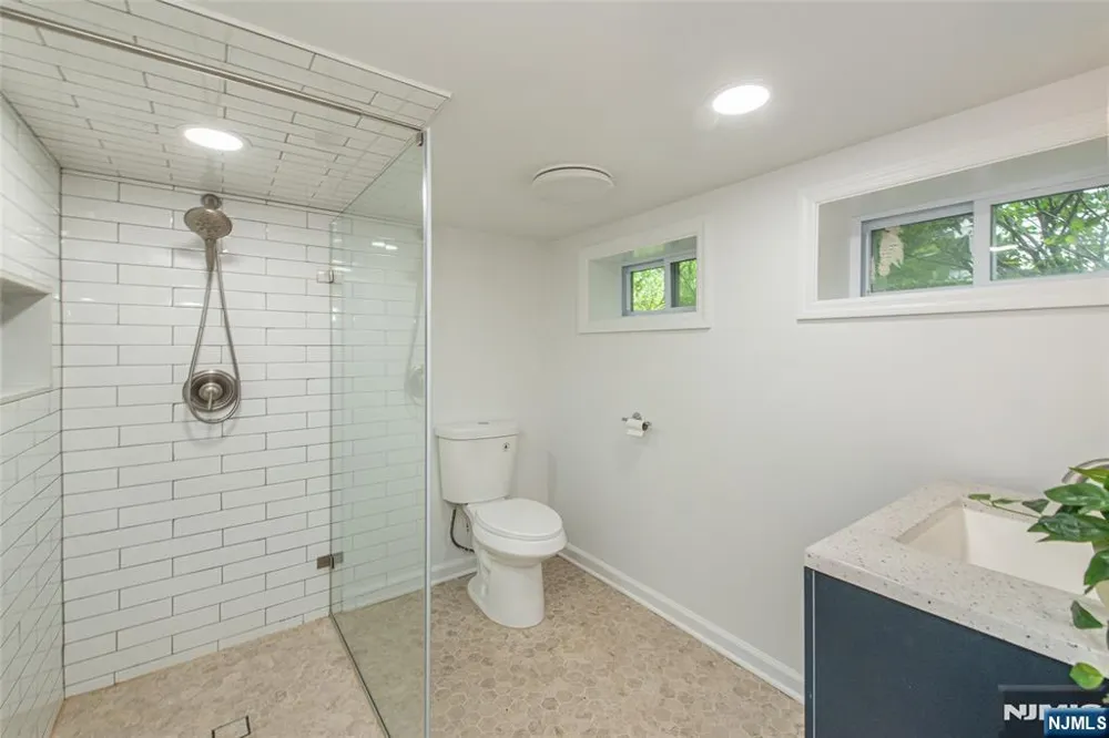 22 Euclid Place Montclair, NJ 07042