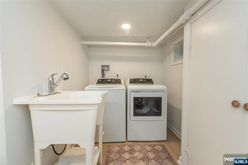 22 Euclid Place Montclair, NJ 07042