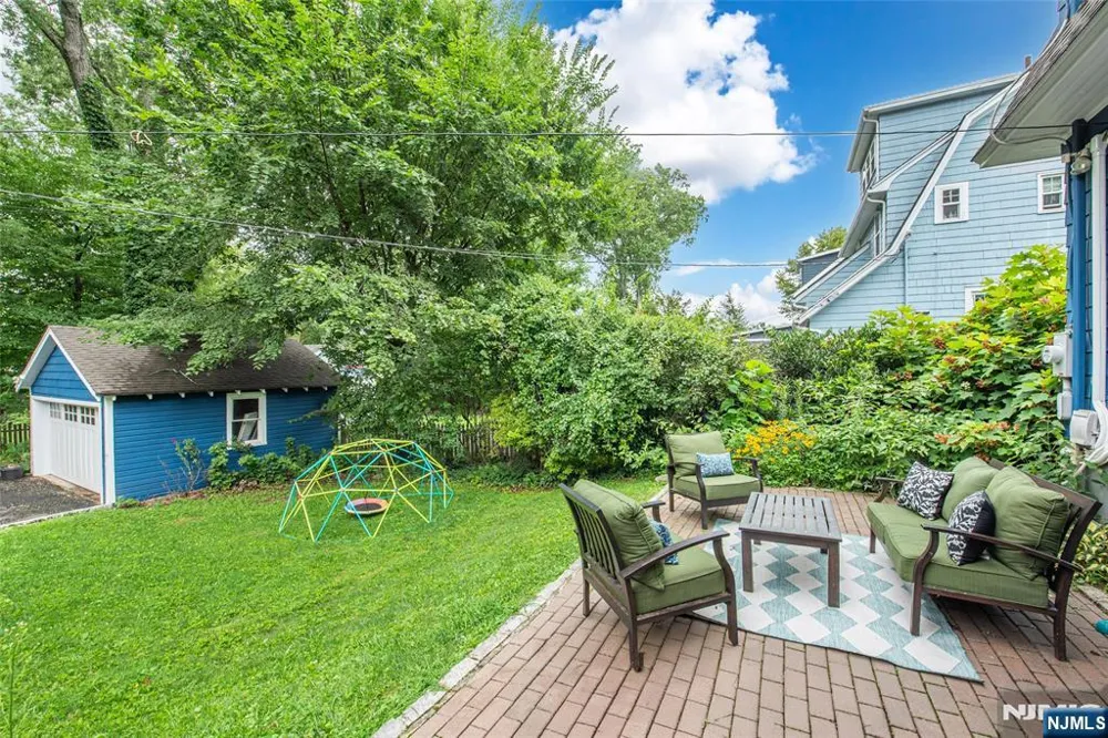 22 Euclid Place Montclair, NJ 07042
