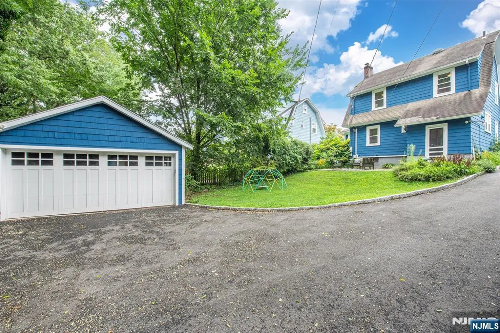 22 Euclid Place Montclair, NJ 07042