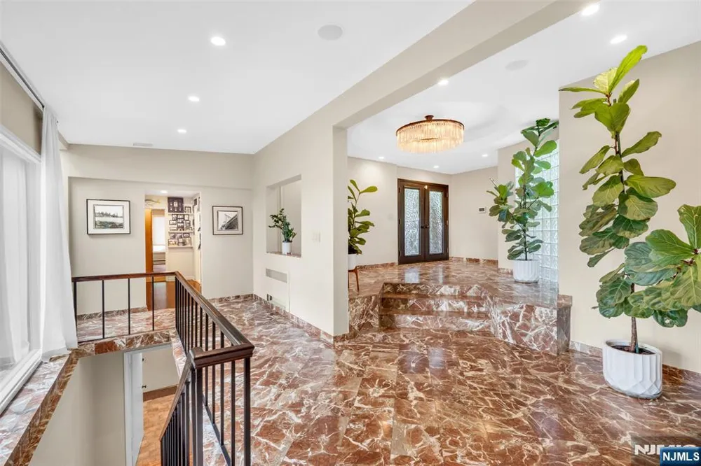 1 Driftway Street Roseland, NJ 07068