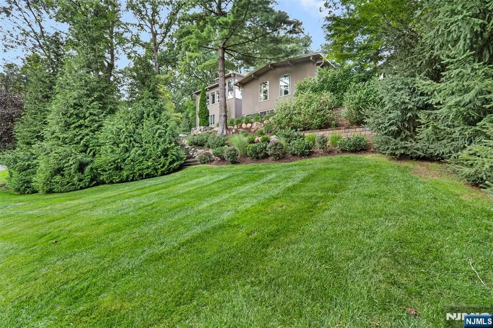 1 Driftway Street Roseland, NJ 07068