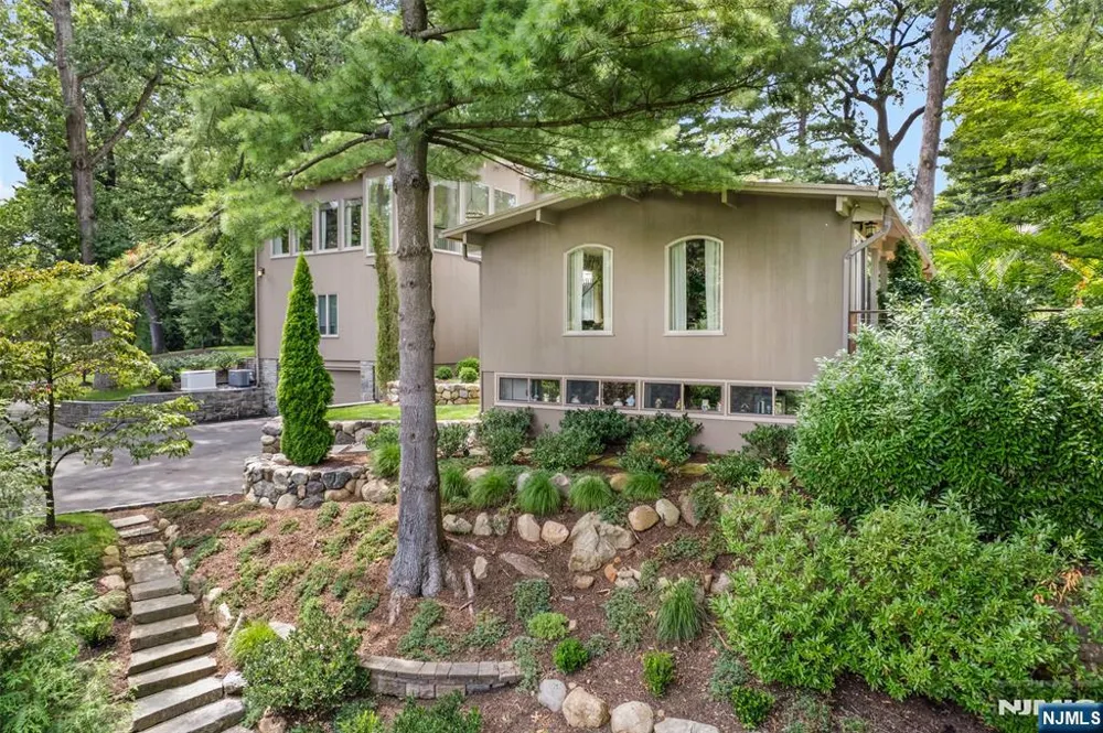 1 Driftway Street Roseland, NJ 07068