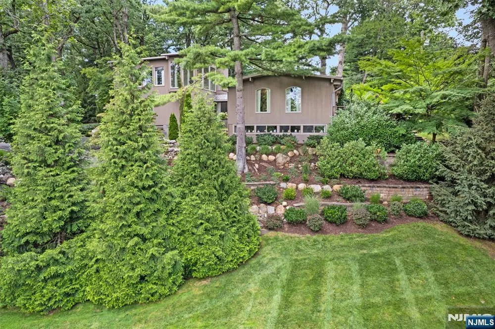 1 Driftway Street Roseland, NJ 07068