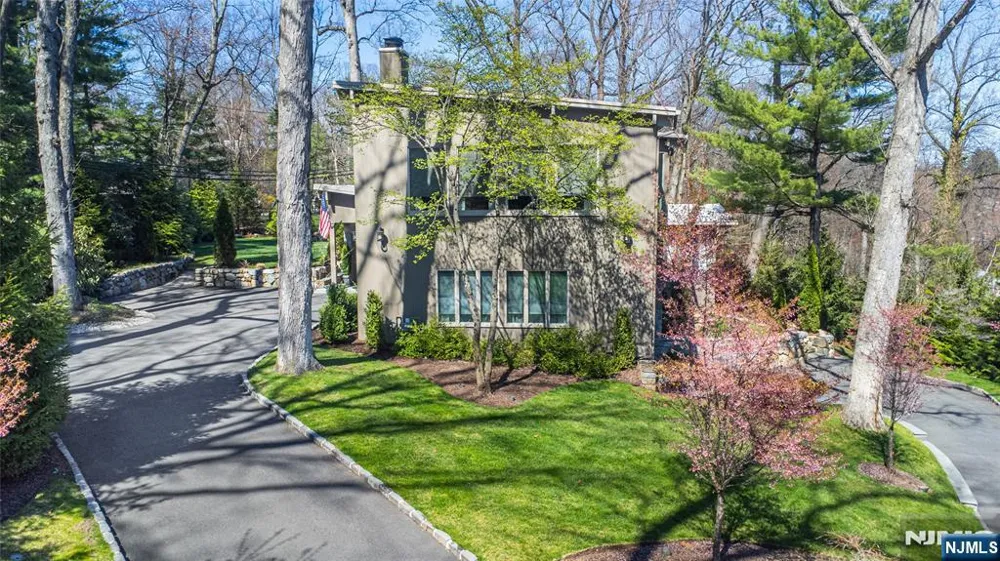 1 Driftway Street Roseland, NJ 07068