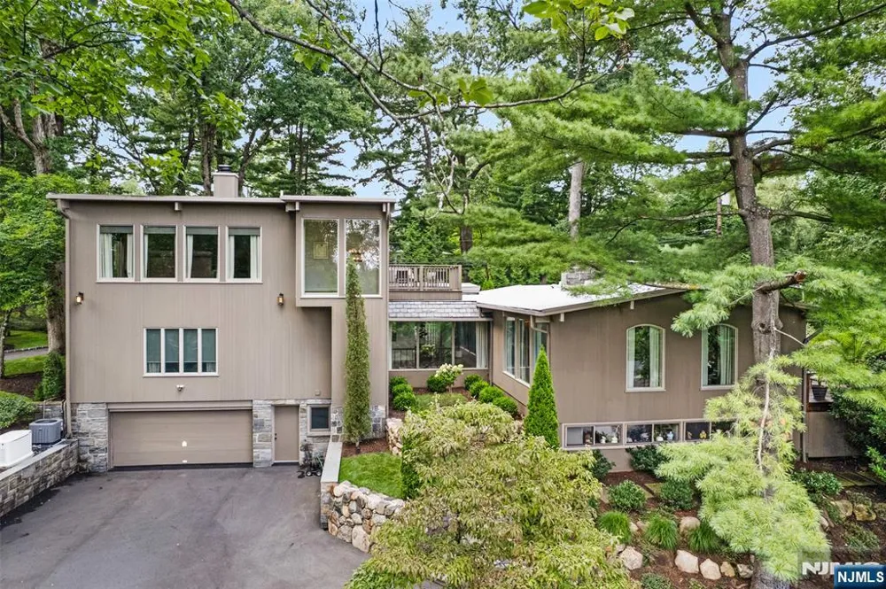 1 Driftway Street Roseland, NJ 07068
