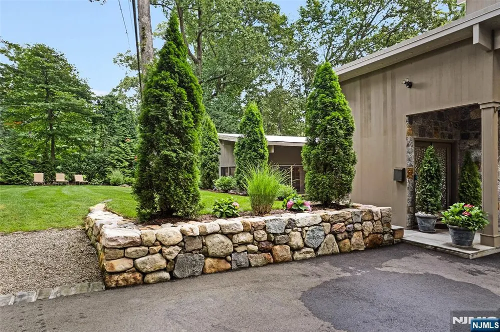 1 Driftway Street Roseland, NJ 07068