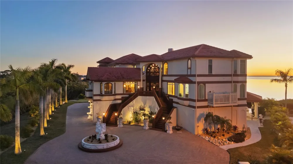 2115 ALEXIS COURT Tarpon Springs, FL 34689