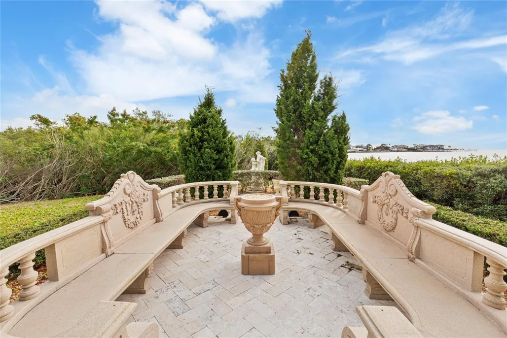 2115 ALEXIS COURT Tarpon Springs, FL 34689