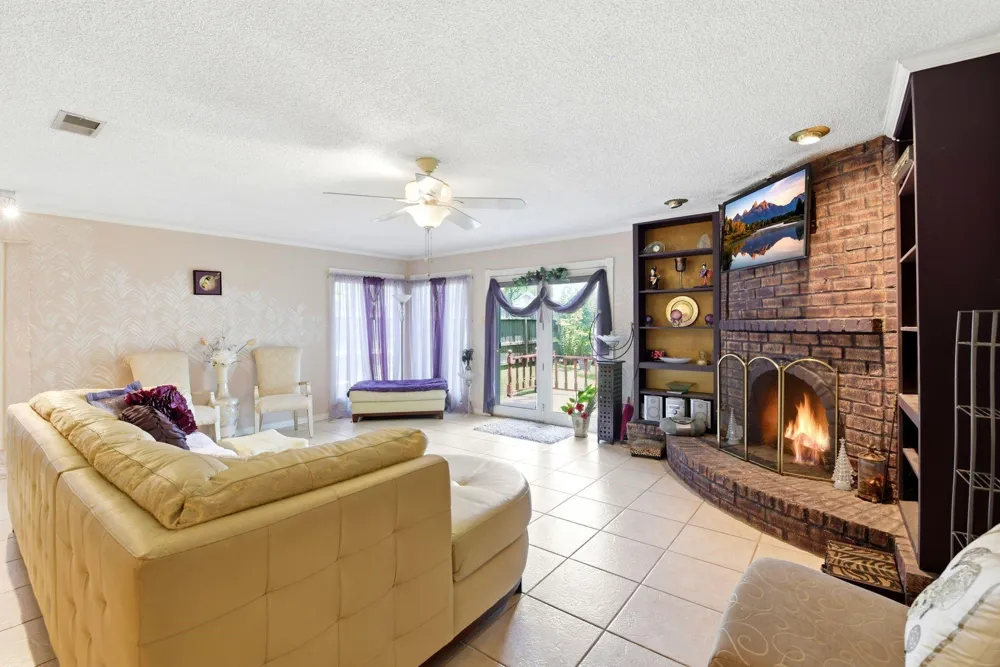 730 Seacliff Drive Houston, TX 77062
