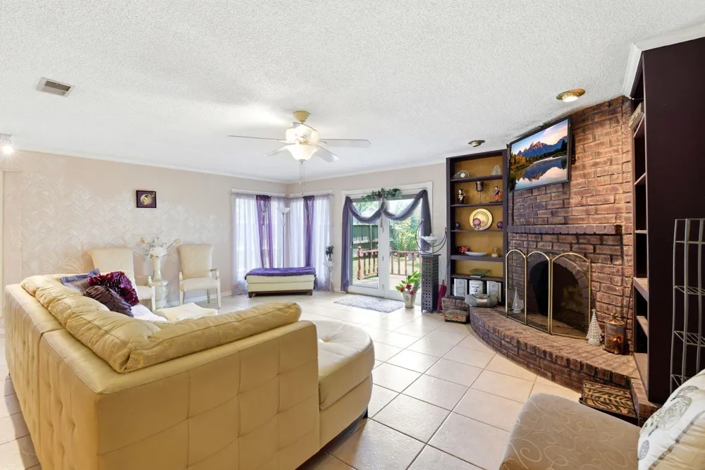 730 Seacliff Drive Houston, TX 77062