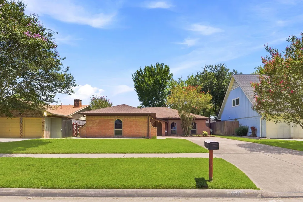 730 Seacliff Drive Houston, TX 77062