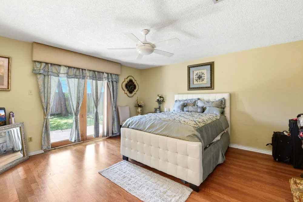 730 Seacliff Drive Houston, TX 77062