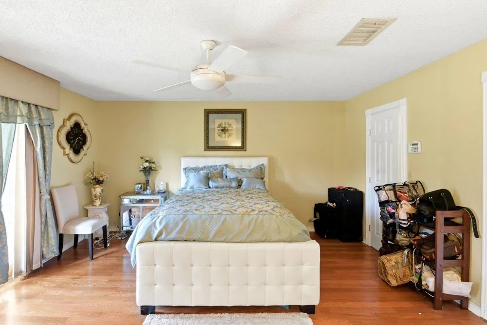730 Seacliff Drive Houston, TX 77062