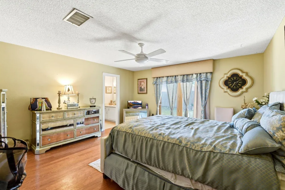 730 Seacliff Drive Houston, TX 77062