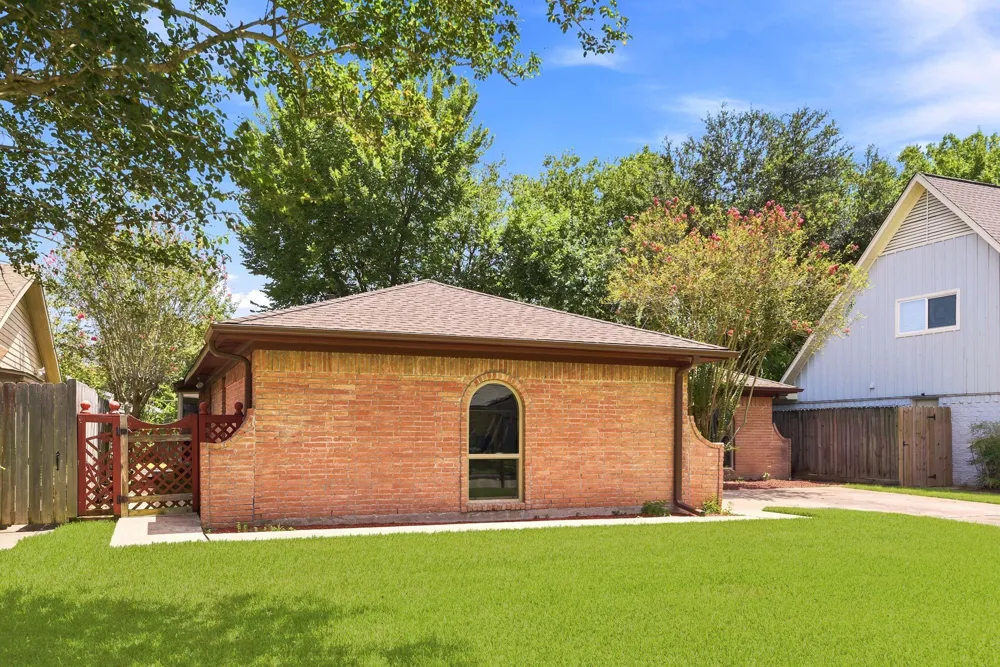 730 Seacliff Drive Houston, TX 77062