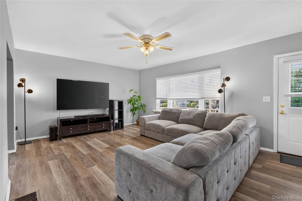 19 Railroad Avenue Walden, NY 12586