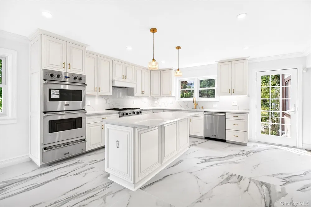 22 Northway Bronxville, NY 10708