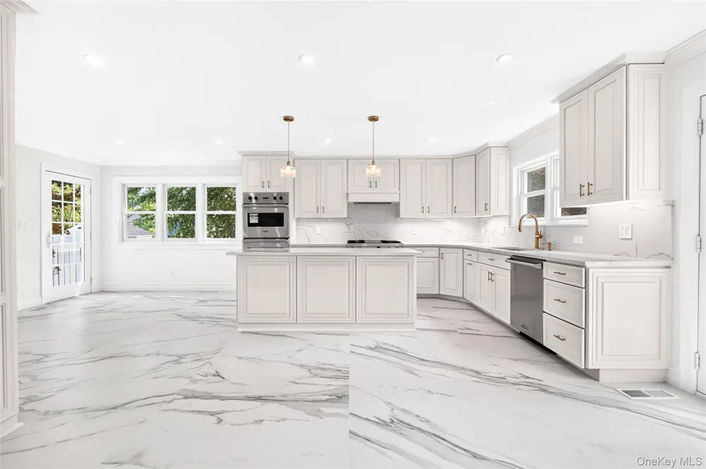 22 Northway Bronxville, NY 10708