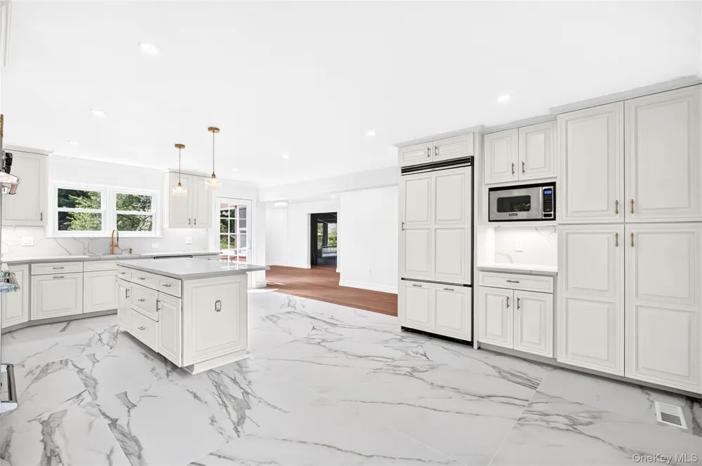 22 Northway Bronxville, NY 10708