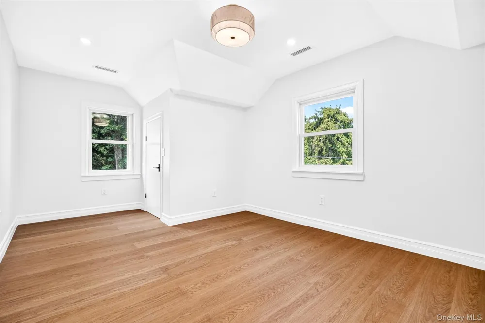 22 Northway Bronxville, NY 10708