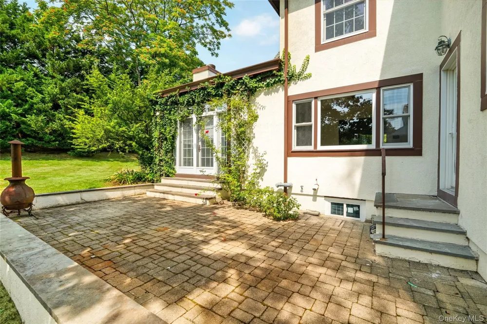 22 Northway Bronxville, NY 10708