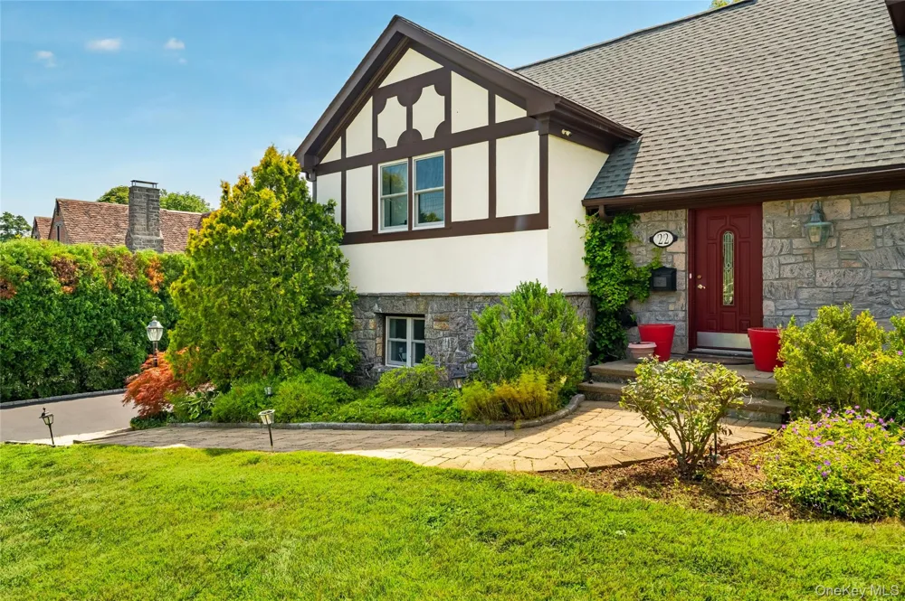 22 Northway Bronxville, NY 10708