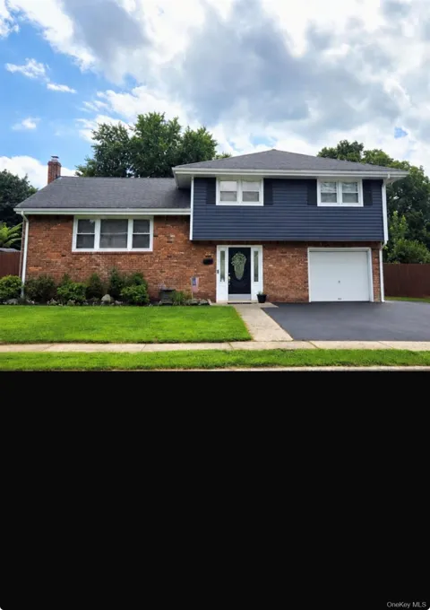 11 Crestwood Drive