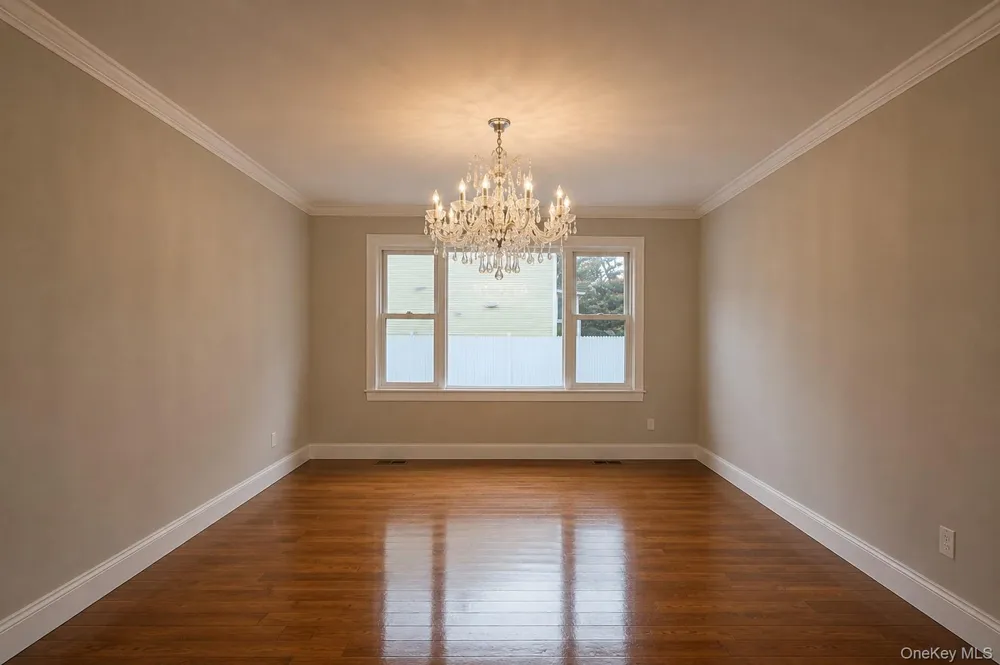 82 Vernon Avenue East Norwich, NY 11732