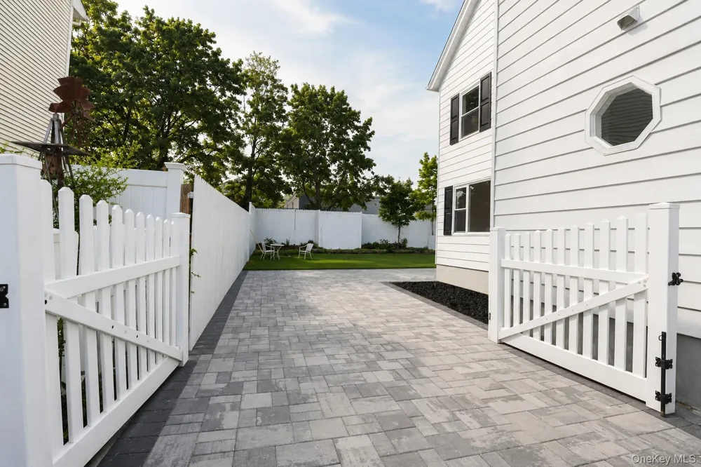 82 Vernon Avenue East Norwich, NY 11732