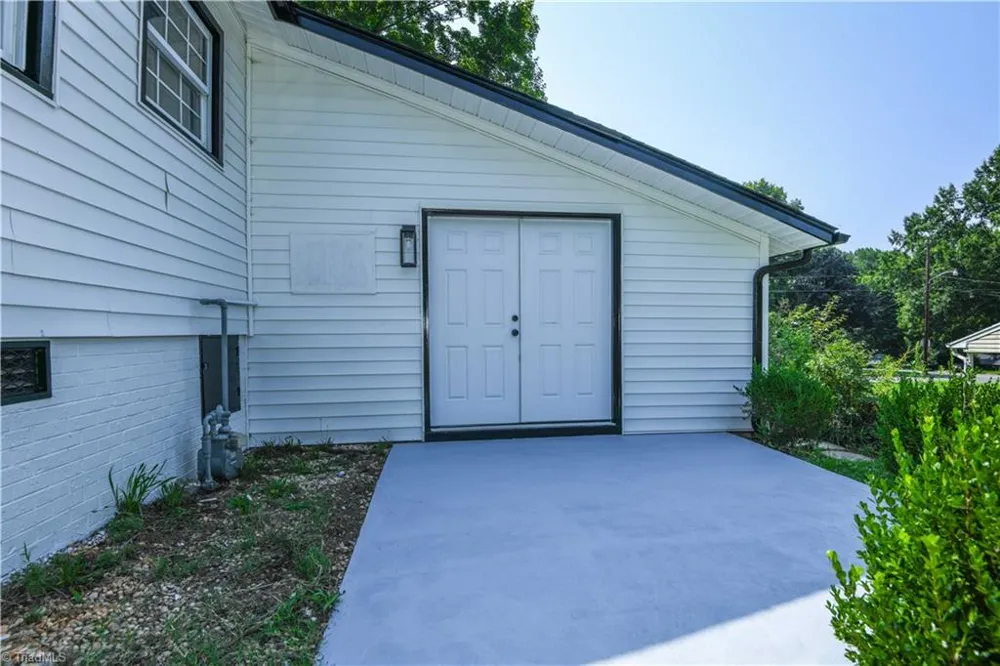 4217 Orchid Drive Winston-Salem, NC 27105