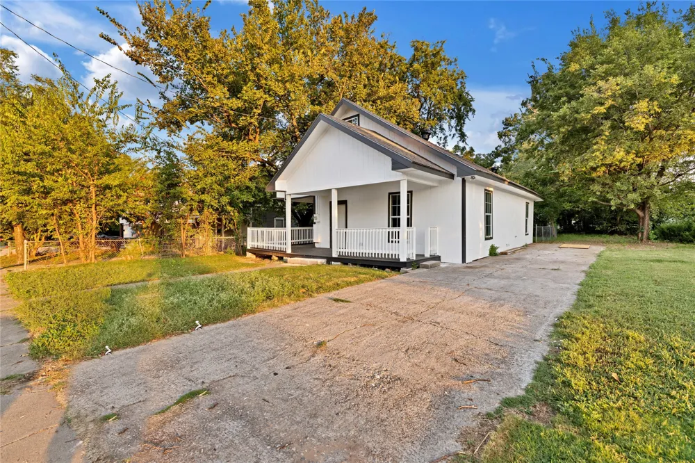 323 W Cherry Street Sherman, TX 75090