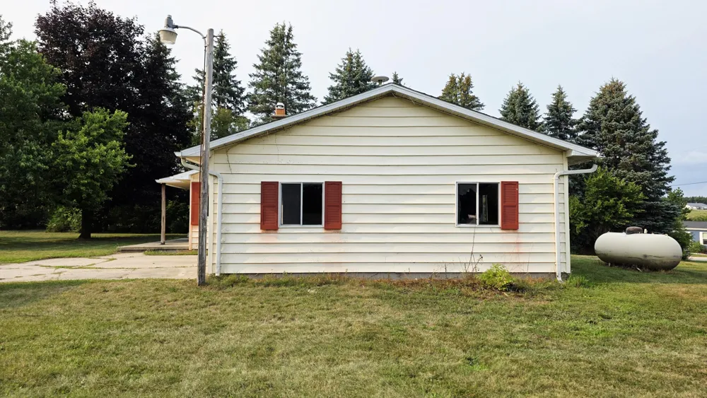 4545 S Rolland Road Broomfield Township, MI 49310