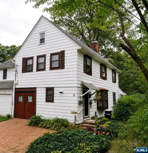3 Bolton Place