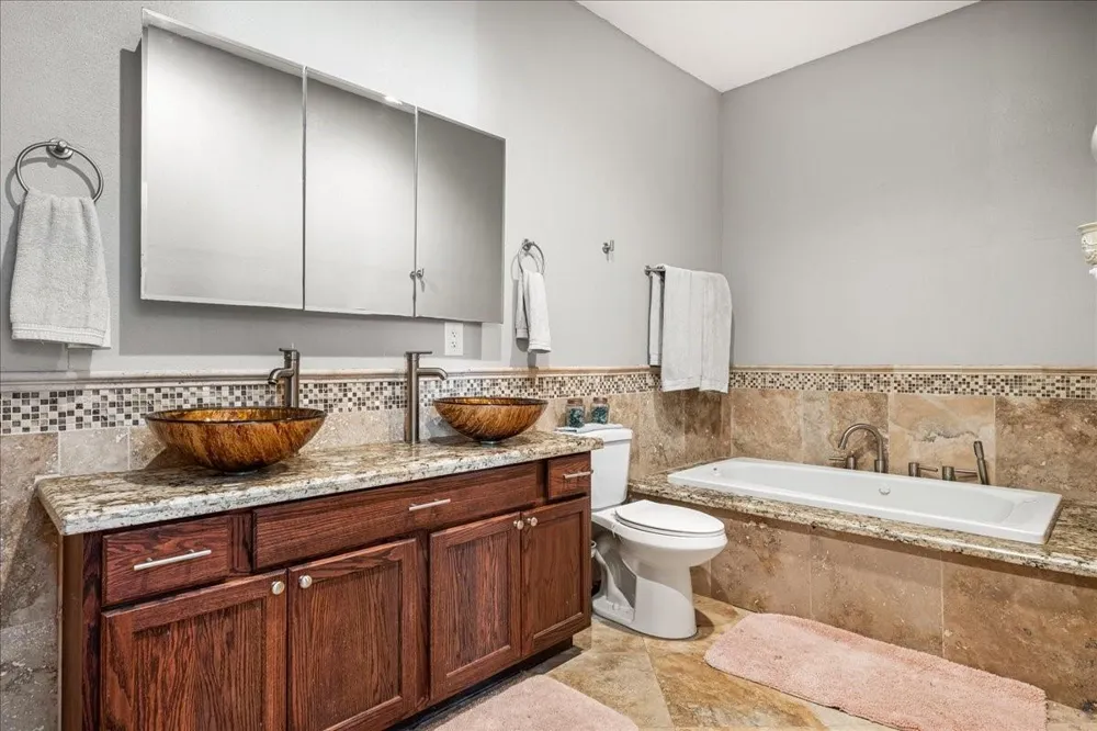 1206 W 8th St Caldwell, TX 77836