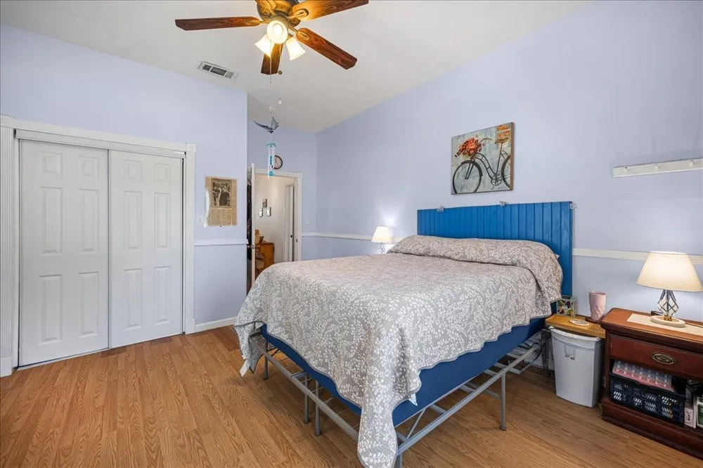 1206 W 8th St Caldwell, TX 77836