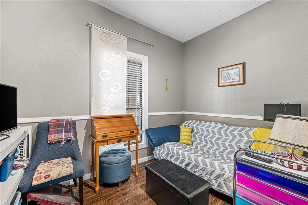 1206 W 8th St Caldwell, TX 77836