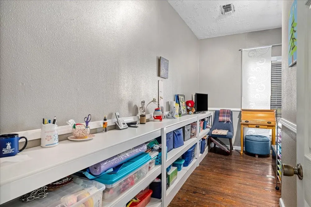 1206 W 8th St Caldwell, TX 77836