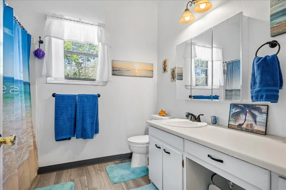 1206 W 8th St Caldwell, TX 77836