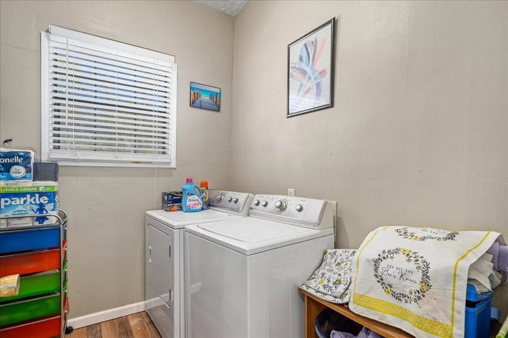 1206 W 8th St Caldwell, TX 77836