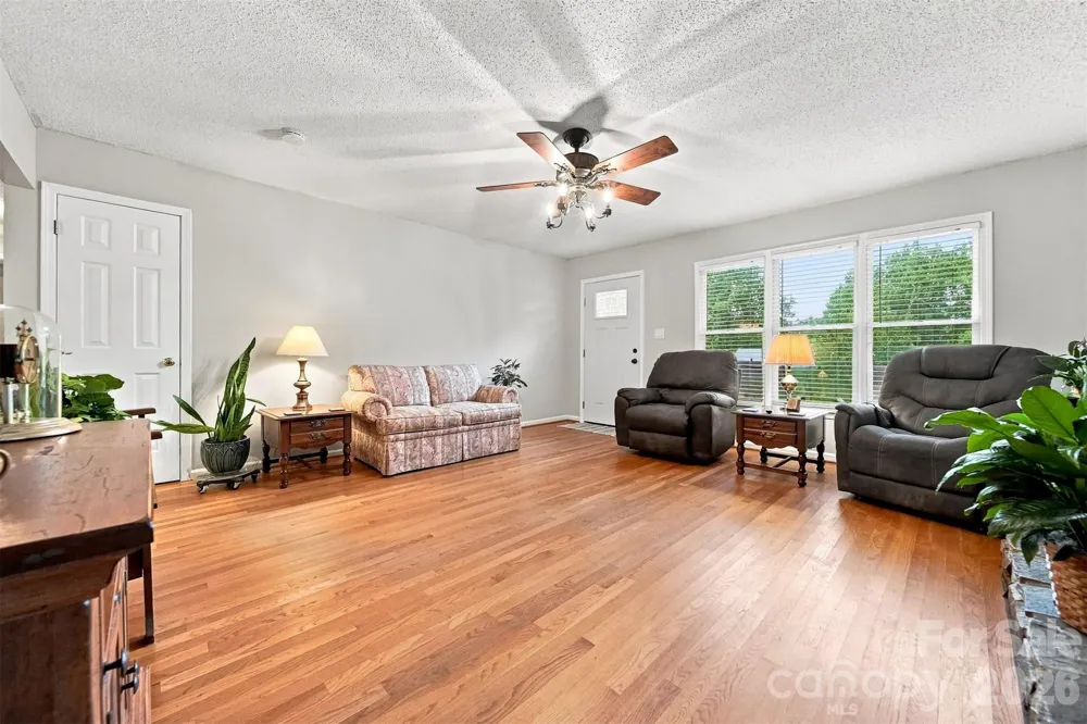3933 MATTINGLY DRIVE Hickory, NC 28602