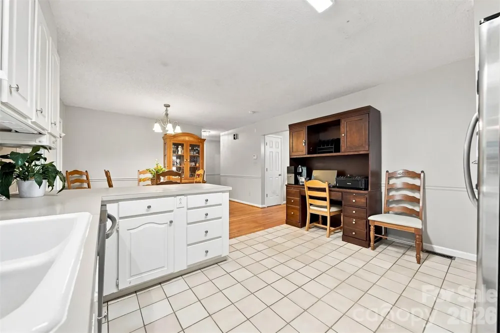 3933 MATTINGLY DRIVE Hickory, NC 28602