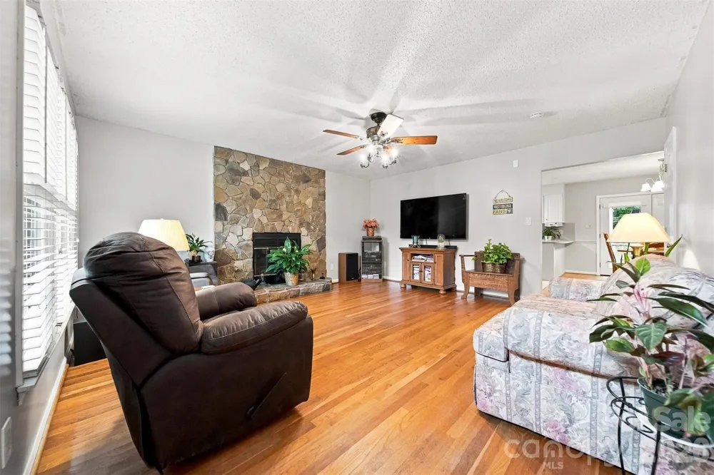 3933 MATTINGLY DRIVE Hickory, NC 28602