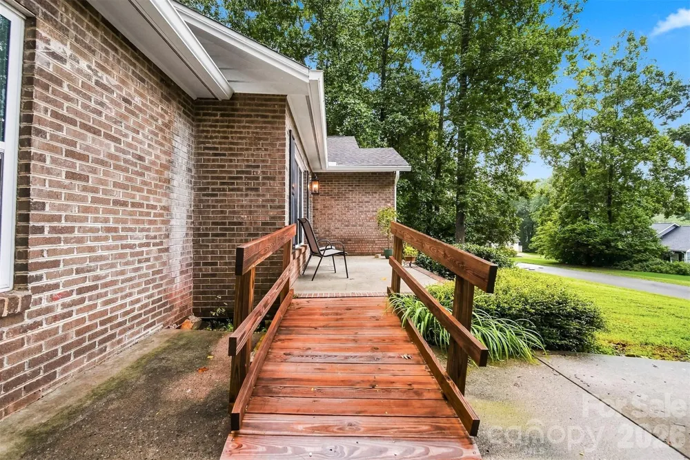 3933 MATTINGLY DRIVE Hickory, NC 28602