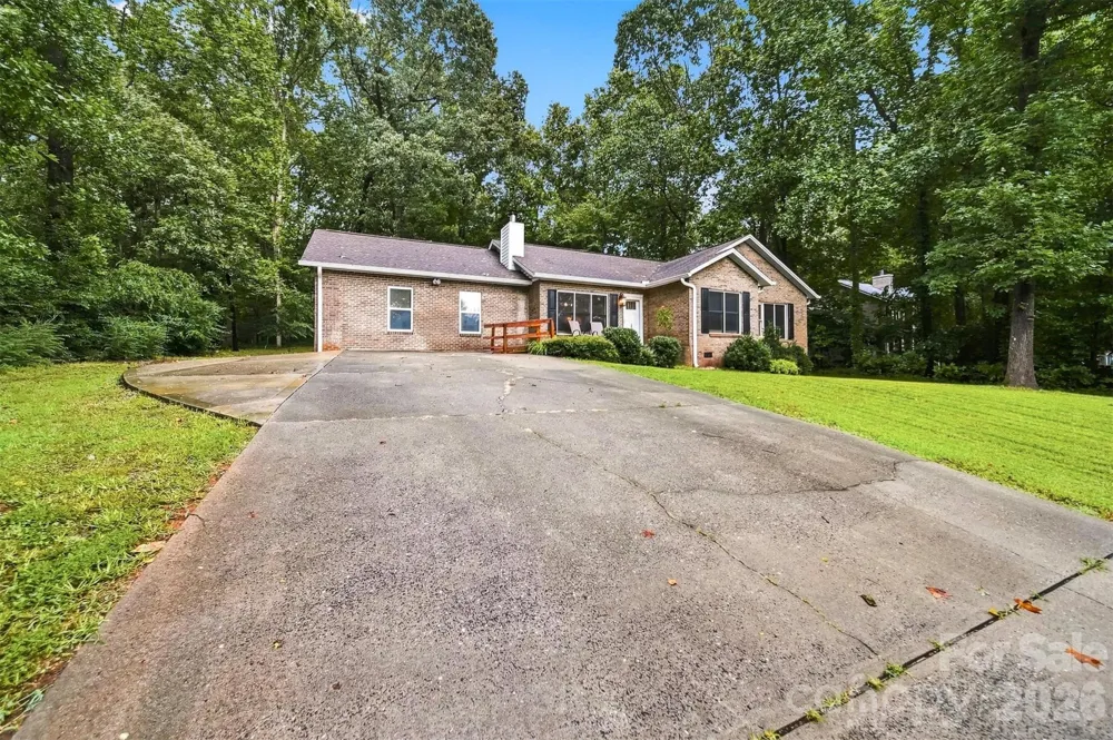 3933 MATTINGLY DRIVE Hickory, NC 28602