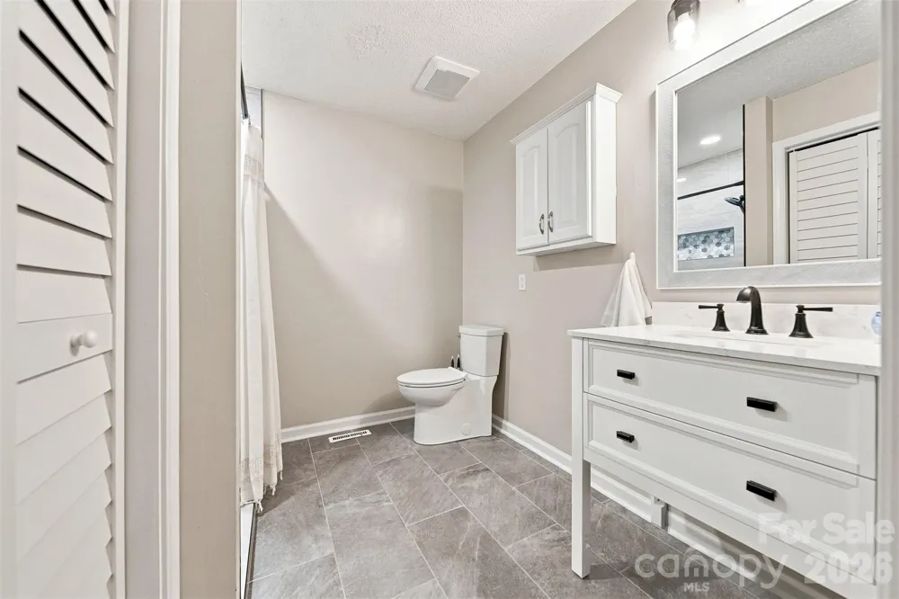3933 MATTINGLY DRIVE Hickory, NC 28602