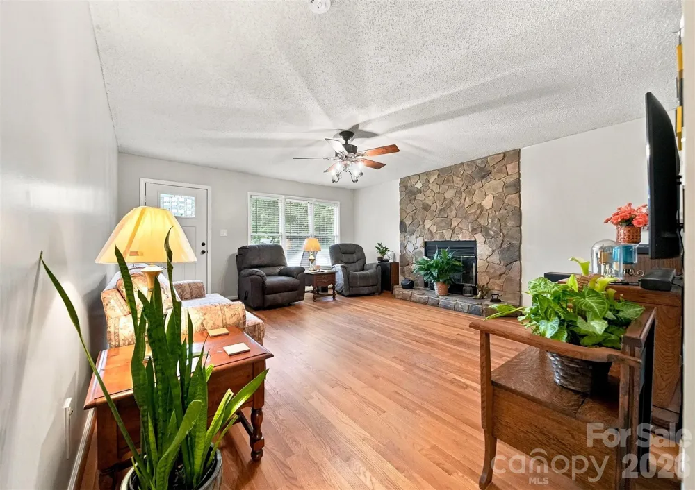 3933 MATTINGLY DRIVE Hickory, NC 28602