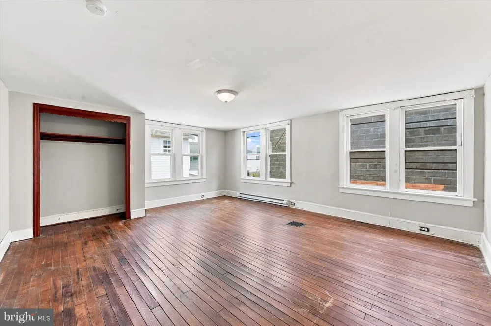 35 MARSHALL AVENUE Marcus Hook, PA 19061