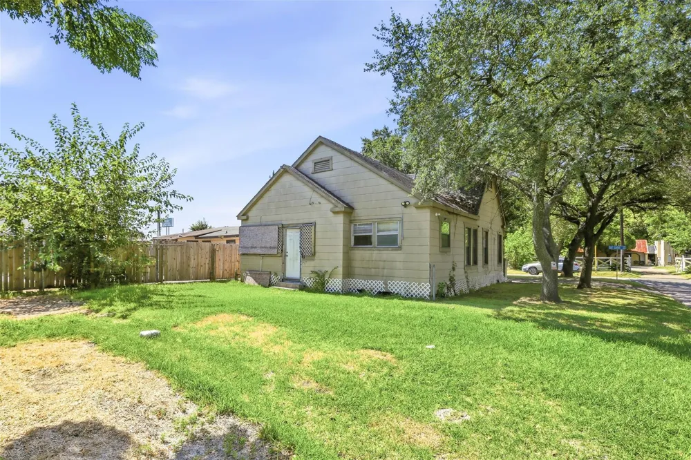 800 E Lobit Street Baytown, TX 77520