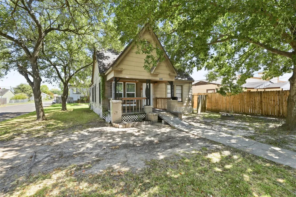 800 E Lobit Street Baytown, TX 77520
